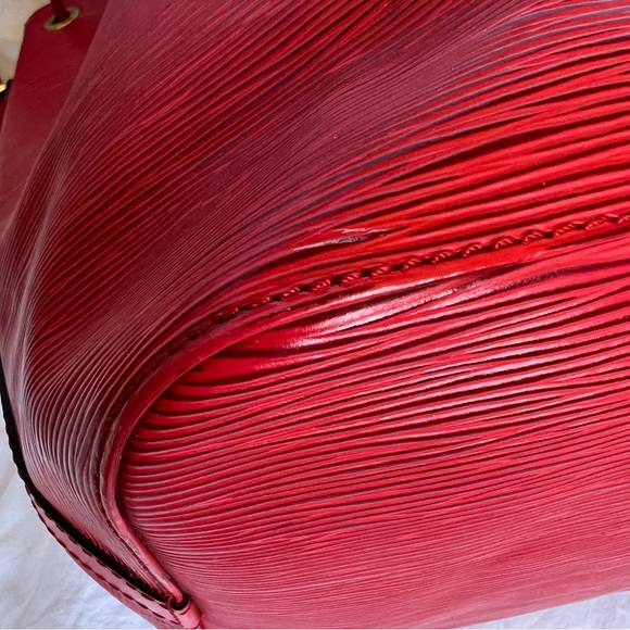 LOUIS VUITTON Petit Noe Drawstring Shoulder Bag Epi Leather Castilian Red - Picture 14 of 16